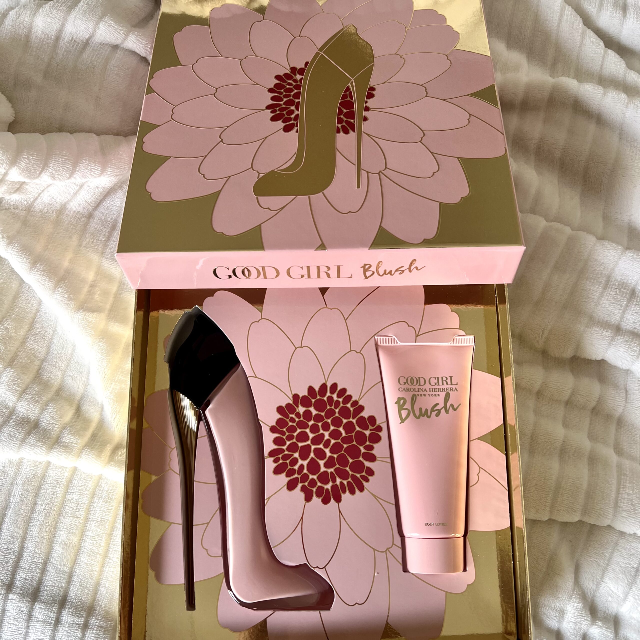 KIT COFFRET CAROLINA HERRERA GOOD GIRL BLUSH FEMININO EAU DE PARFUM